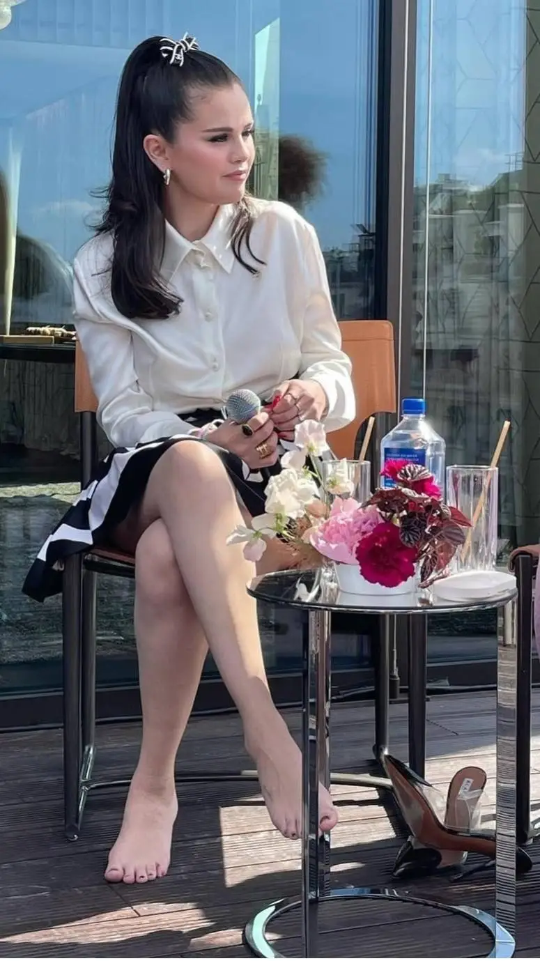 Talkie AI - Chat with Selena Gomez