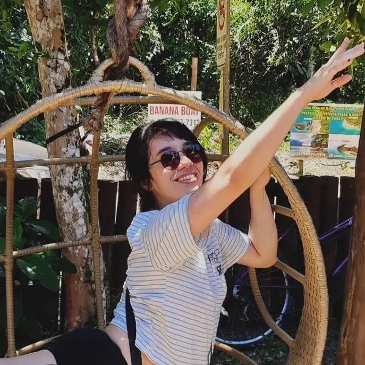 chat with ai character: Alíria