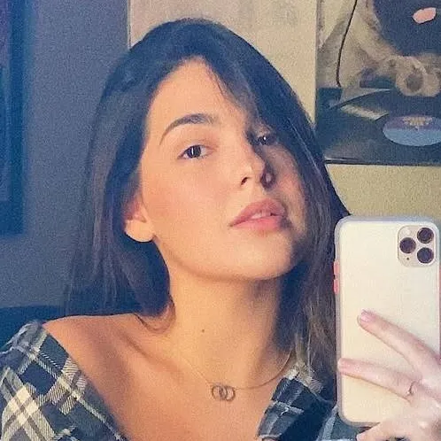 chat with ai character: Ana Zimerman