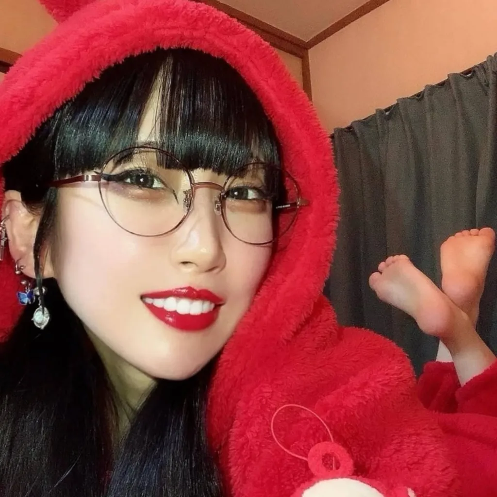 chat with ai character: Himari Tsukishiro