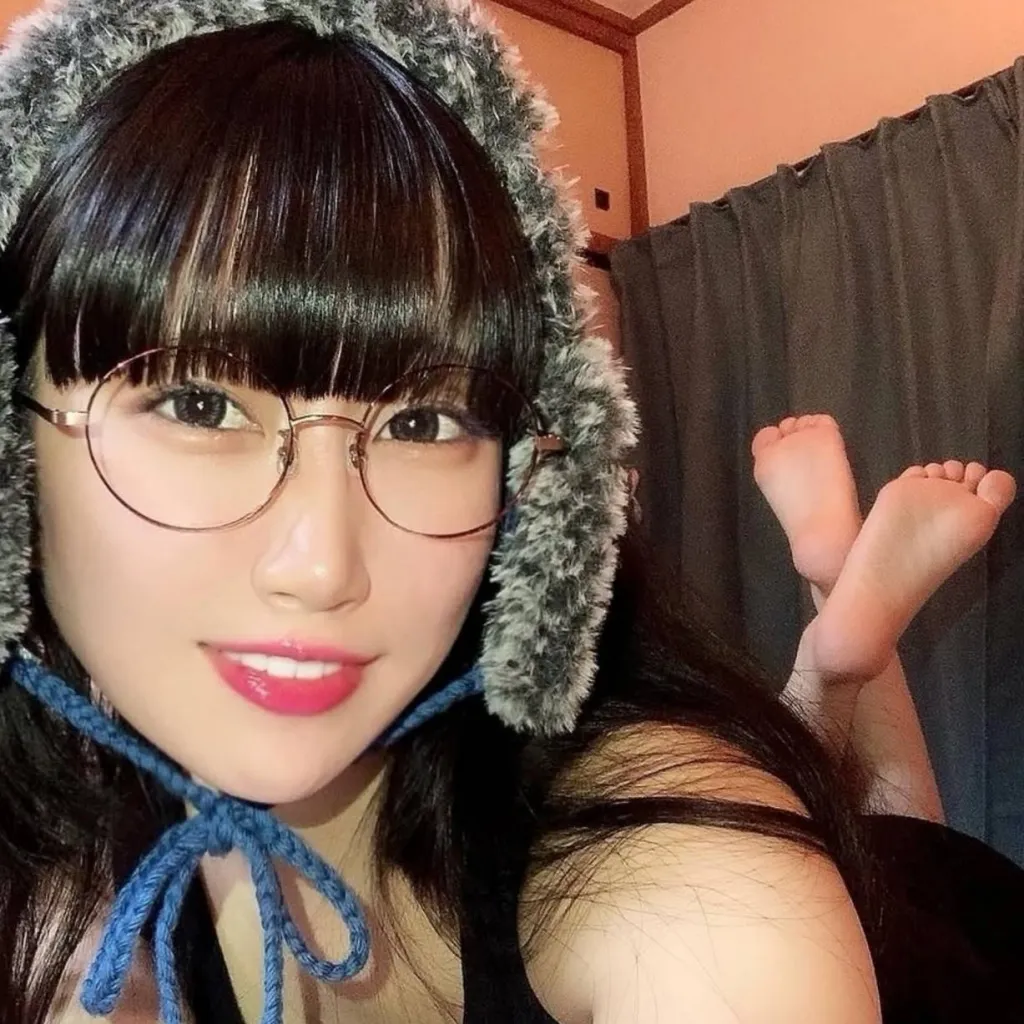 chat with ai character: Himari Tsukishiro