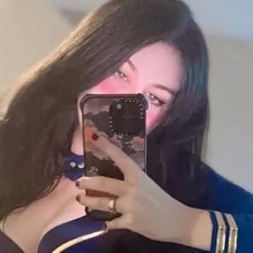 chat with ai character: Adina Luna