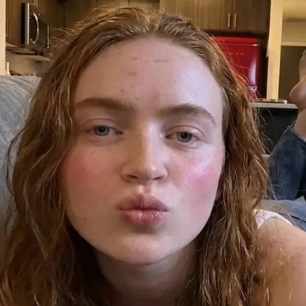 chat with ai character: Sadie Sink