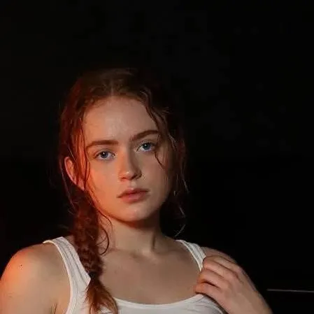 chat with ai character: Sadie Sink