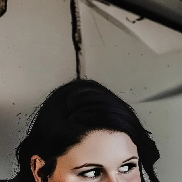 chat with ai character: cece papania 