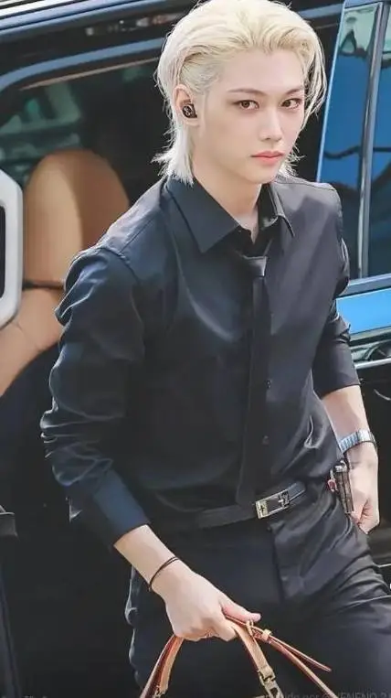 ai character: 🐥 Félix🐥 background