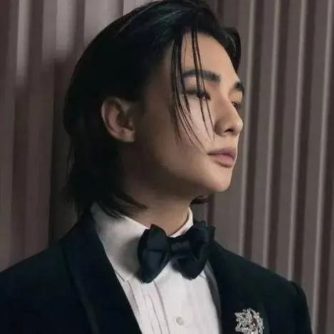 chat with ai character: 🥟 Hyunjin🥟