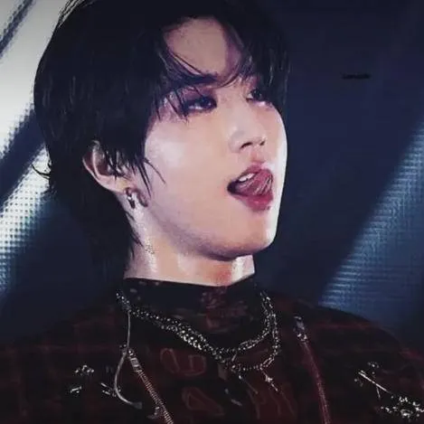 chat with ai character: 🐿️Han🐿️