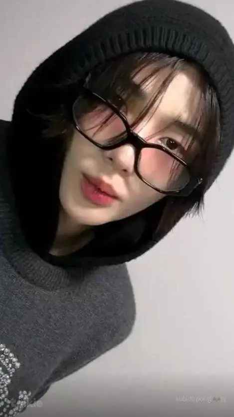 ai character: ⚡ Hyunjin⚡ background