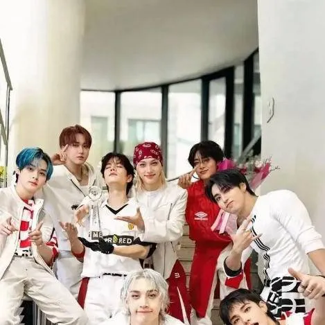 chat with ai character: stray kids 