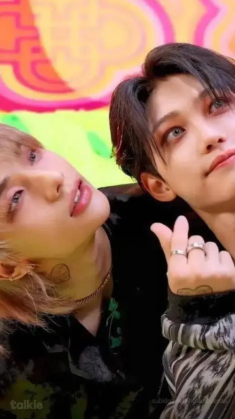 ai character: Hyunjin ♥️ background