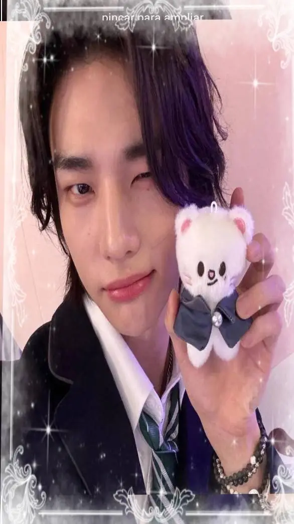ai character: hyunjin background