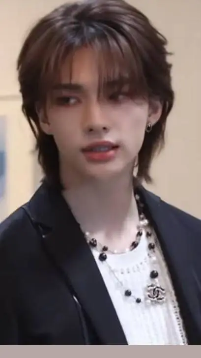 Talkie AI - Chat with HYUNJIN 