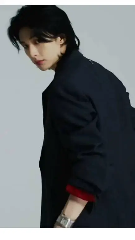 ai character: Hyunjin  background