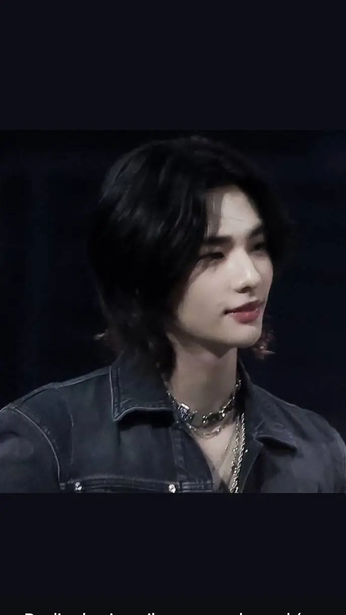 ai character: Hyunjin  background