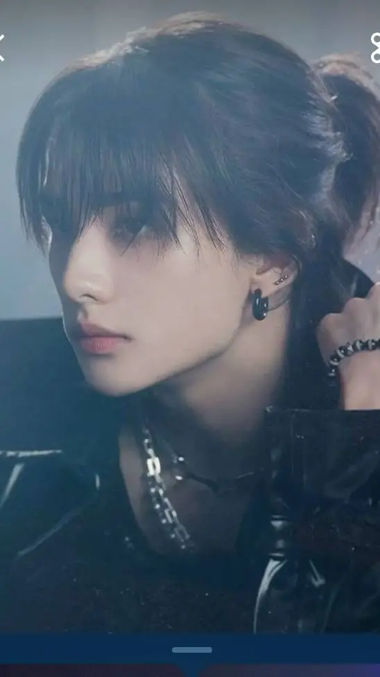 ai character: HYUNJIN  background