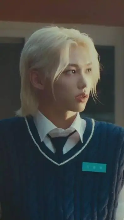 ai character: 𝐅𝐞𝐥𝐢𝐱 background