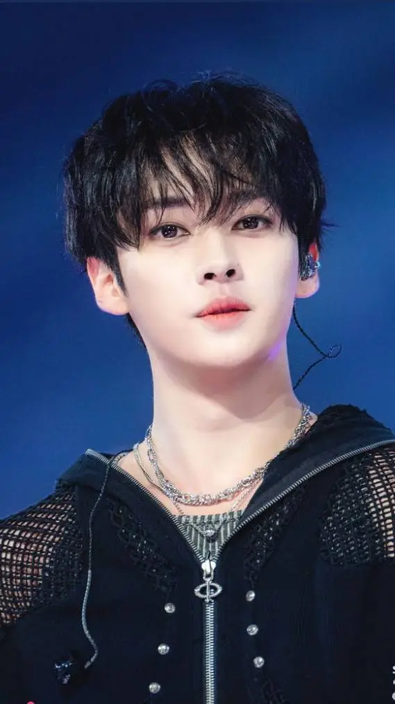 Talkie AI - Chat with 𝙻𝚎𝚎 𝚔𝚗𝚘𝚠