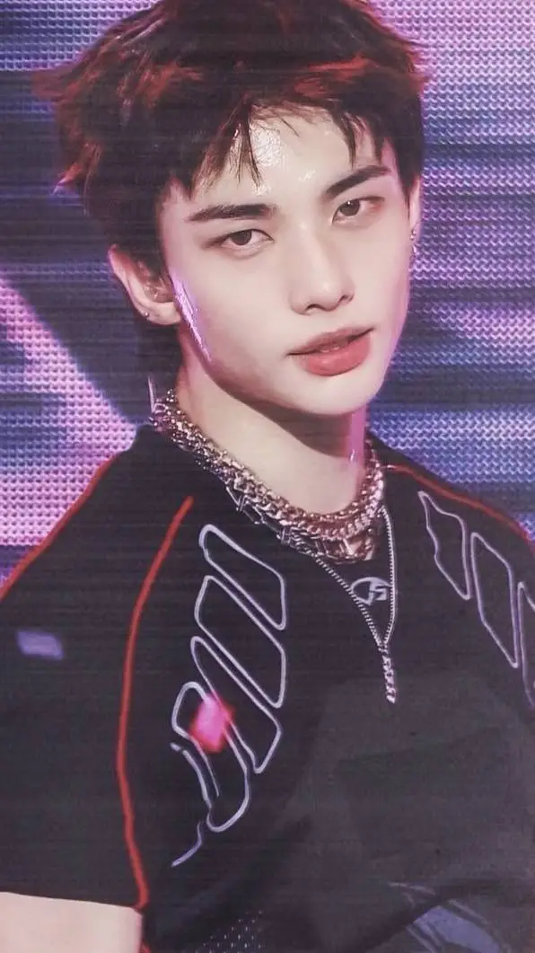ai character: 𝐇𝐲𝐮𝐧𝐣𝐢𝐧ღ background