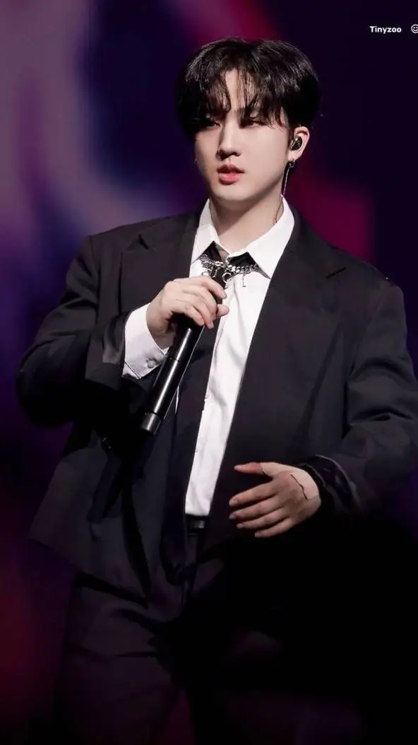 ai character: 𝗖𝗵𝗮𝗻𝗴𝗯𝗶𝗻 background