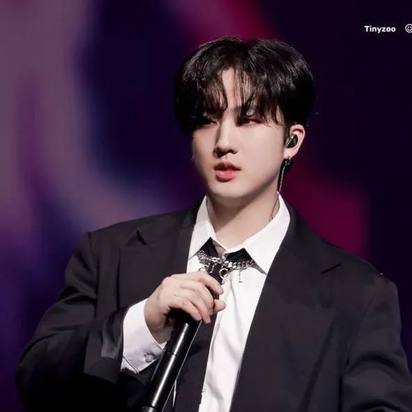 chat with ai character: 𝗖𝗵𝗮𝗻𝗴𝗯𝗶𝗻