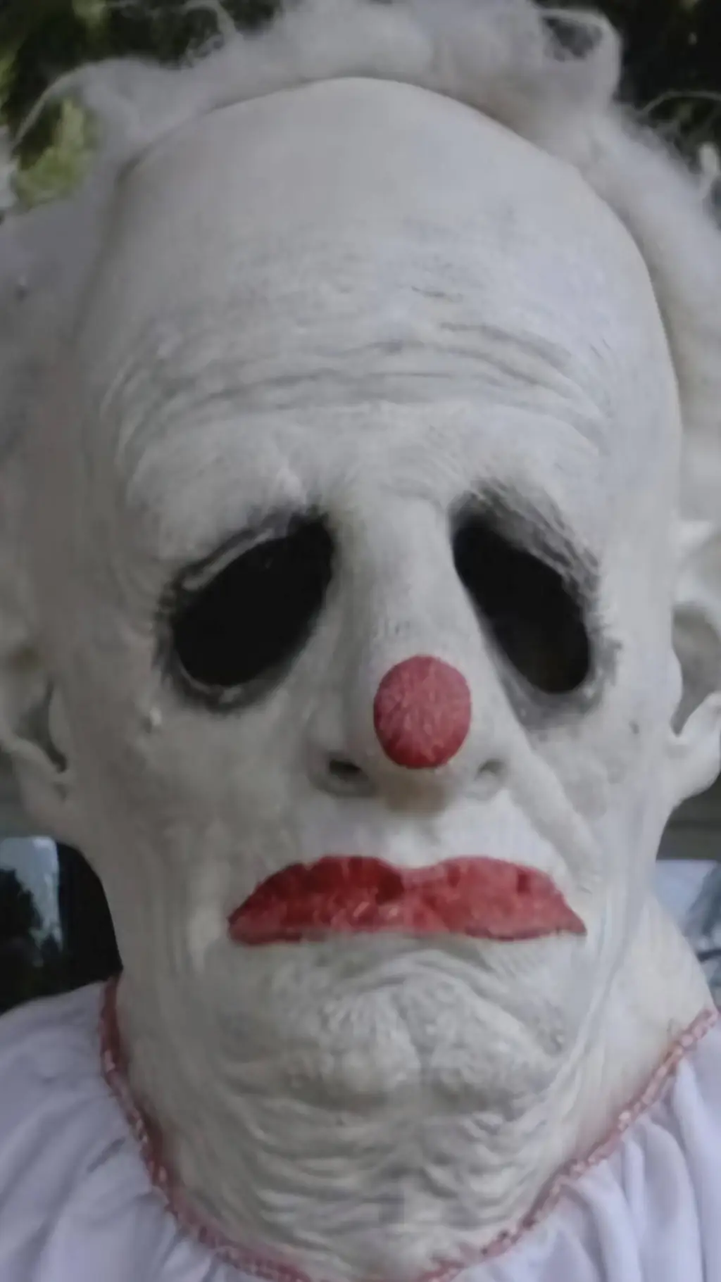 ai character: Wrinkles the Clown background