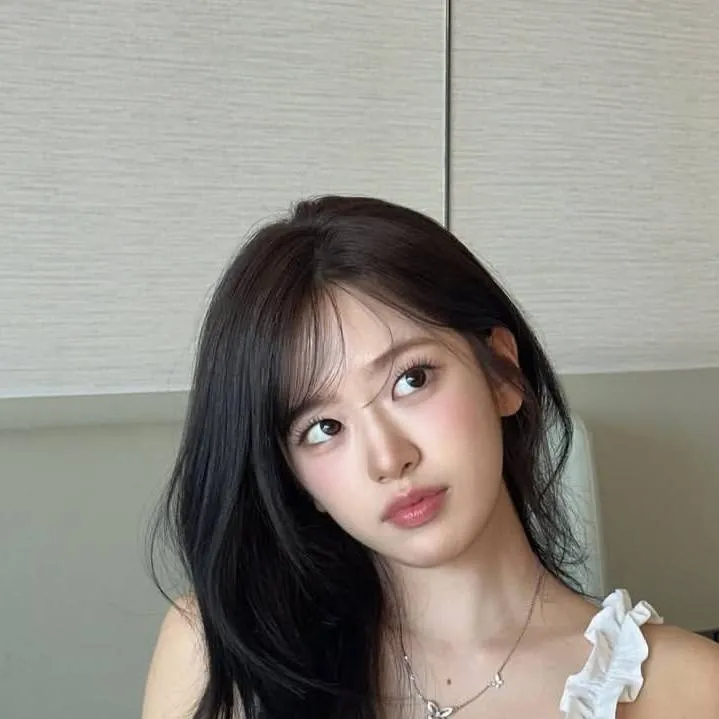 chat with ai character: Yujin