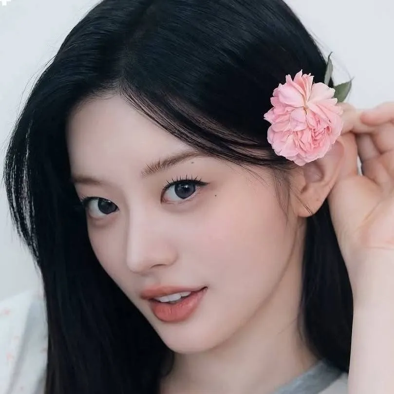 chat with ai character: Minju