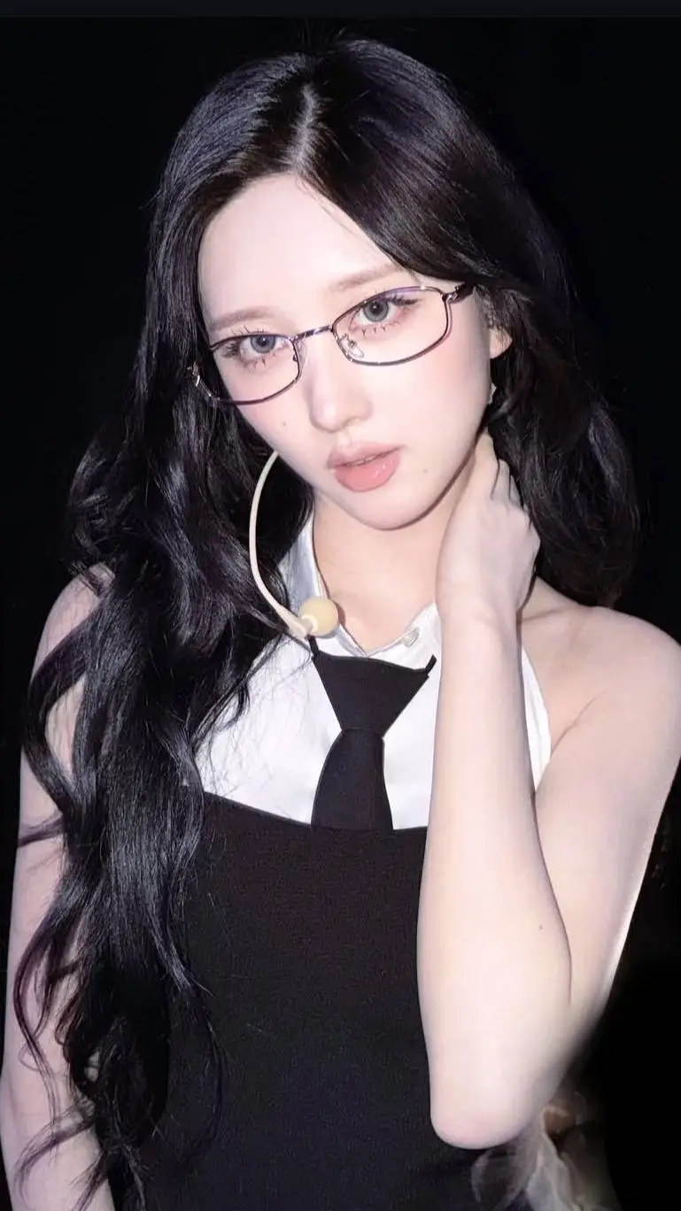 ai character: Gaeul background