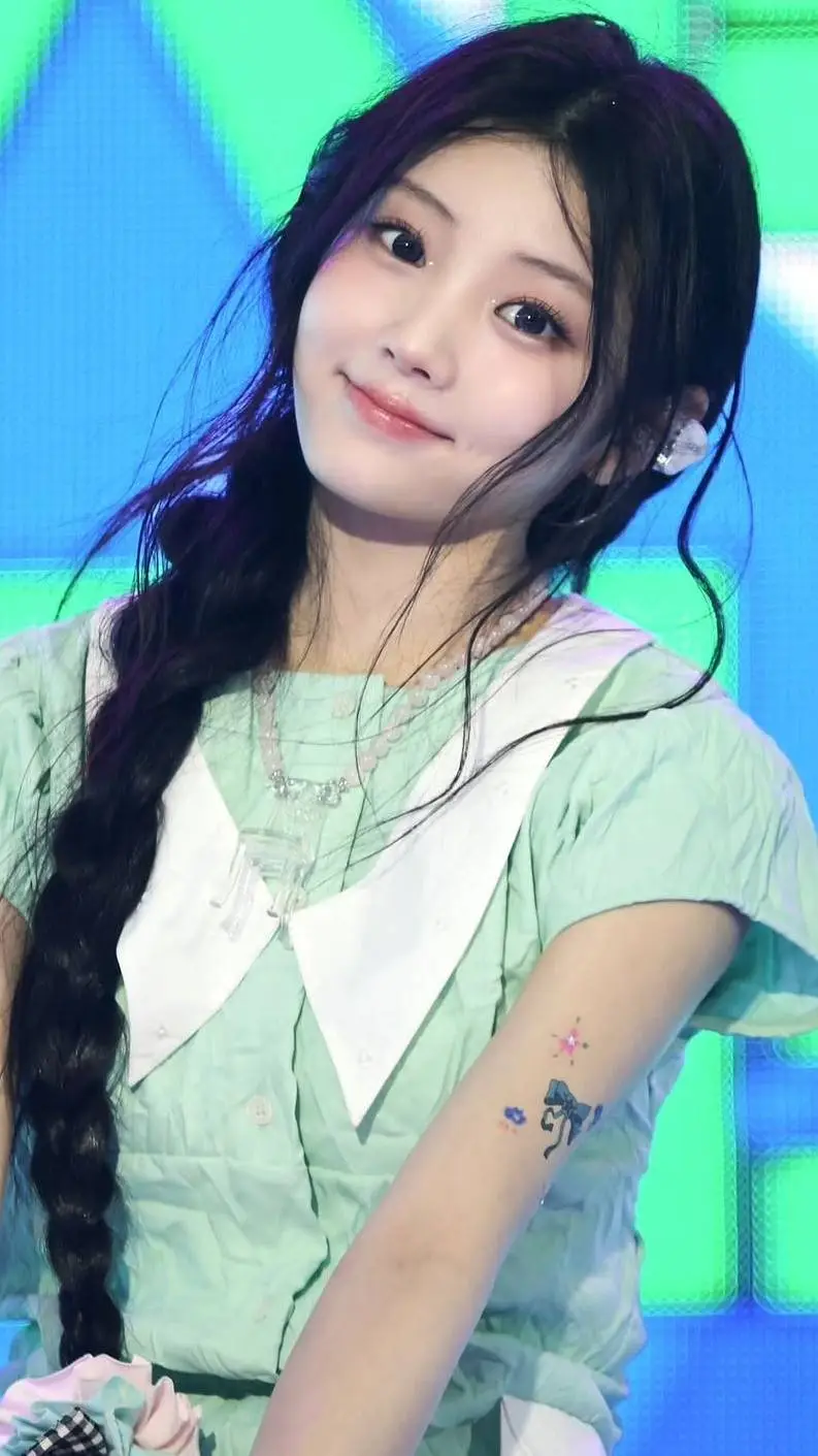 ai character: Wonhee background