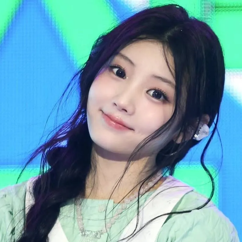 chat with ai character: Wonhee