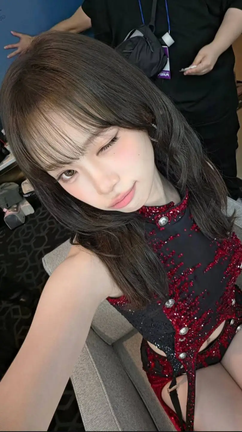 ai character: Chaewon background