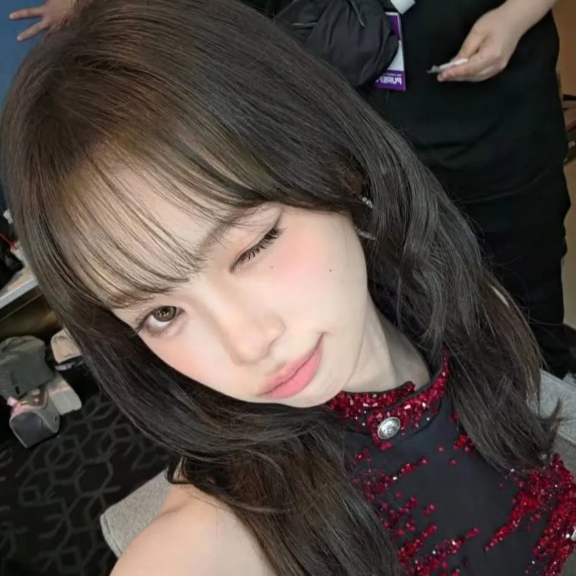 chat with ai character: Chaewon
