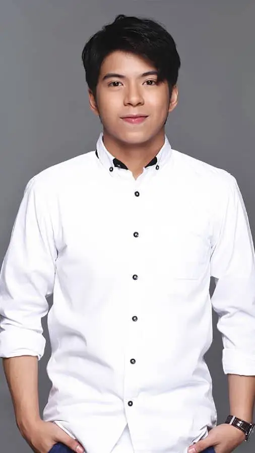 ai character: Nash Aguas background