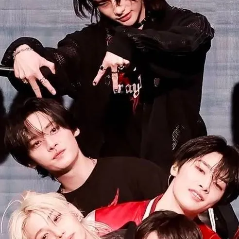 chat with ai character: Skz pick me