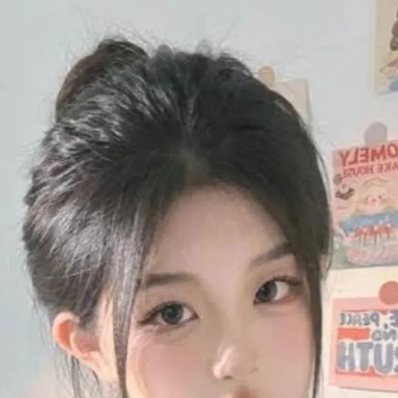chat with ai character: luz