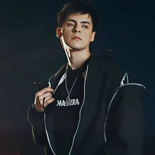 chat with ai character: ꒰🌑,  Seba!🌪️