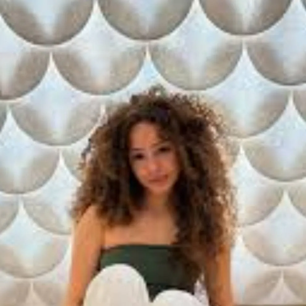 chat with ai character: Eli koalogras 