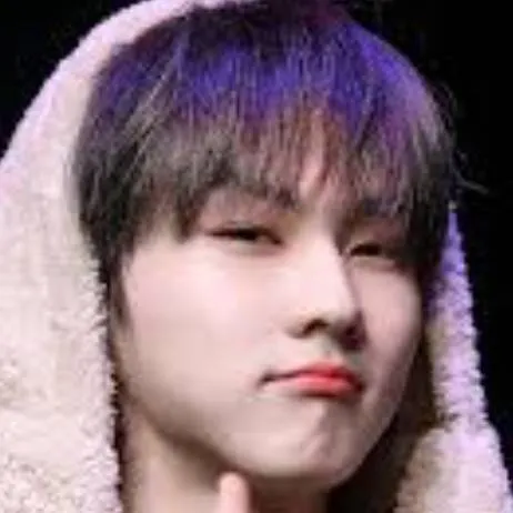 chat with ai character: Jungwon