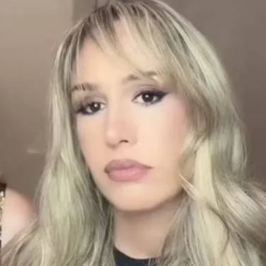 chat with ai character: Andrea farga 