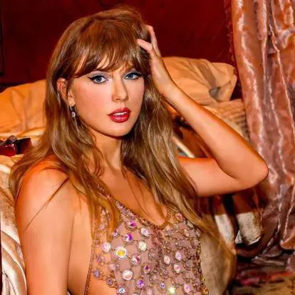 chat with ai character: Fashion Designer 