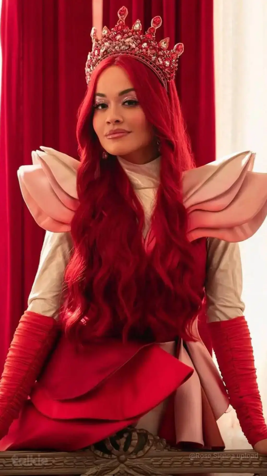 ai character: 👑Rita Ora👑 background