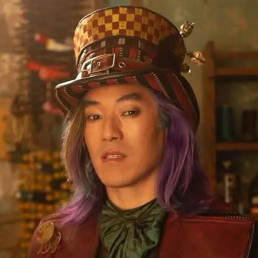 chat with ai character: MADDOX HATTER 