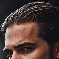 chat with ai character: Alexander Thorn