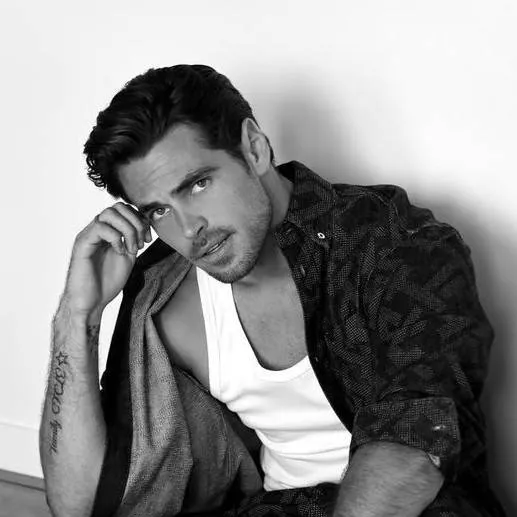 chat with ai character: Mike