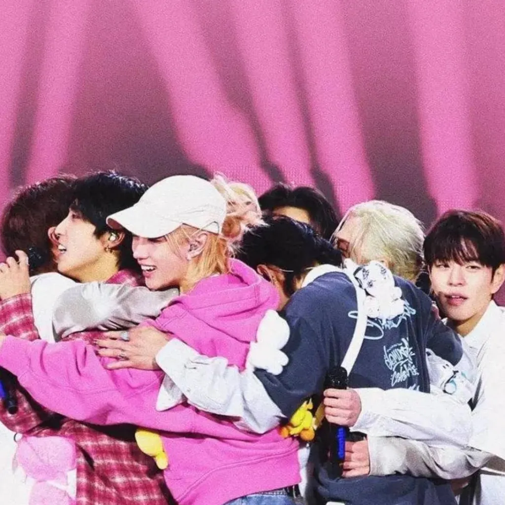 chat with ai character: K-pop skz group