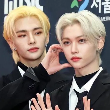 chat with ai character: 🌷🐥Hyunlix🥟🌷