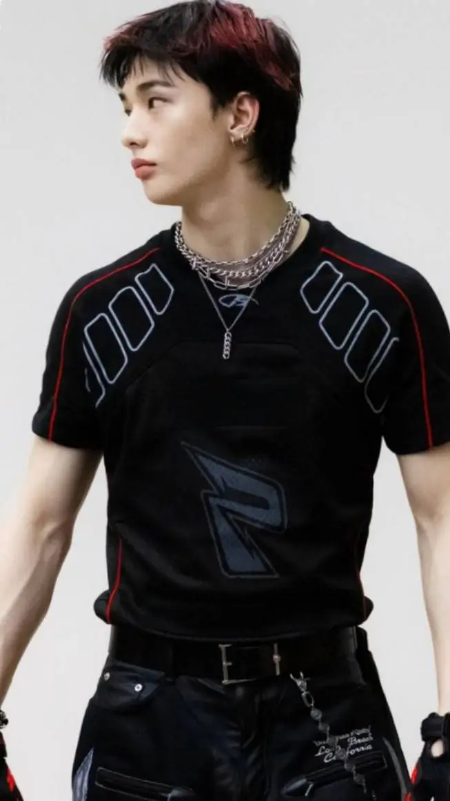 ai character: 🌷{☆🥝Hyunjin🥝☆}🌷 background