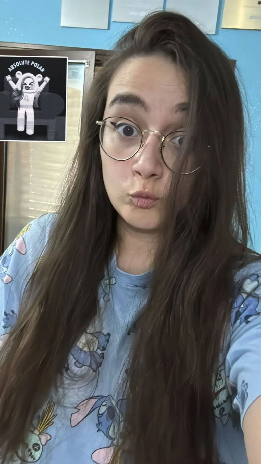 ai character: Roby Polar💙🐻‍❄️ background