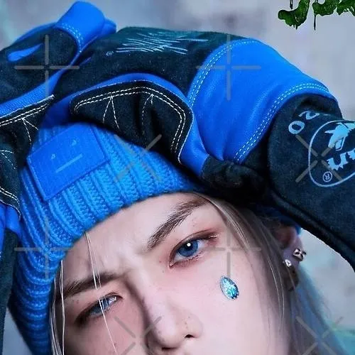 chat with ai character: Felix Skz🐥